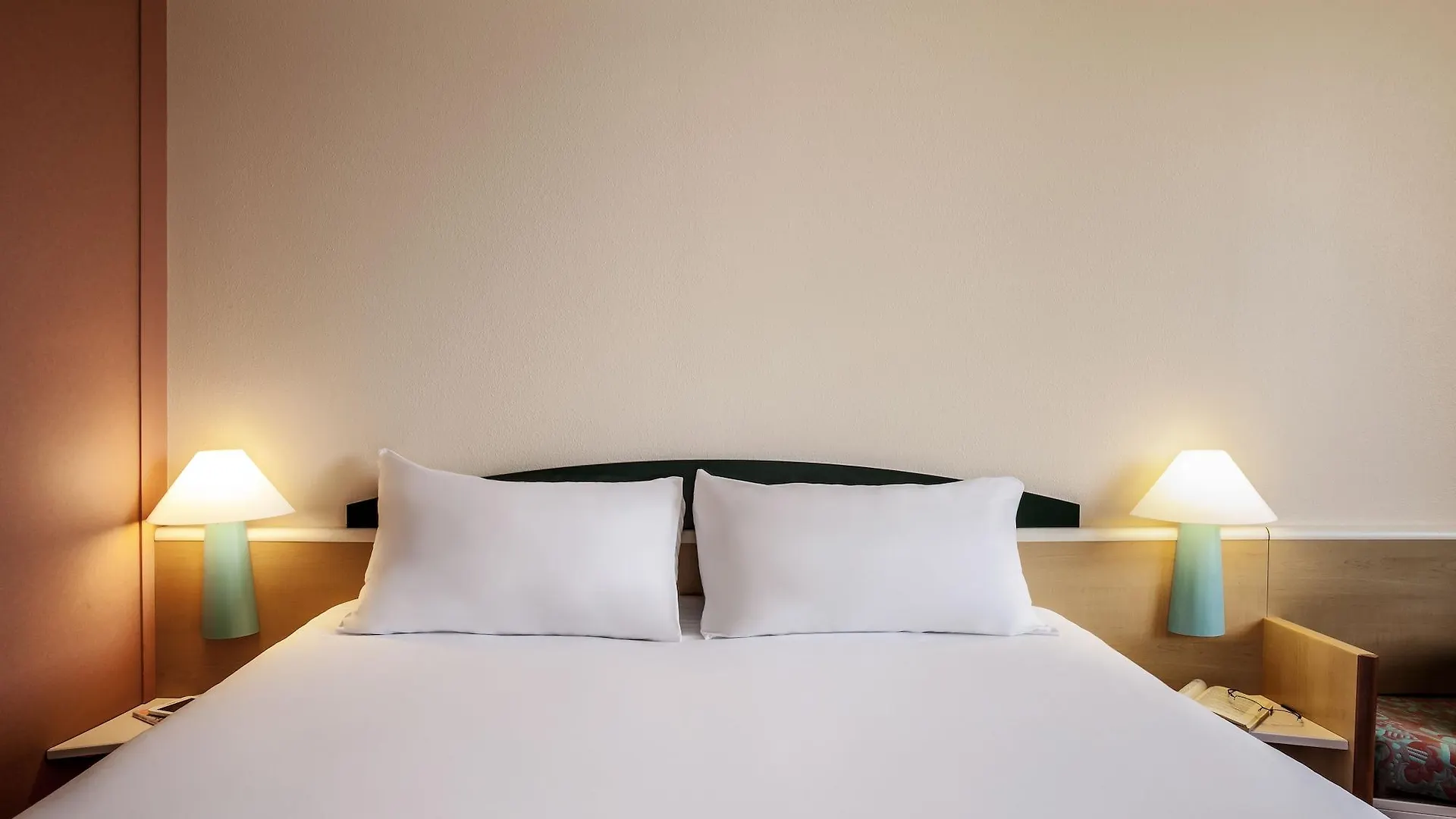 Hotel Ibis Barcelona Molins De Rei 2*,  Hiszpania