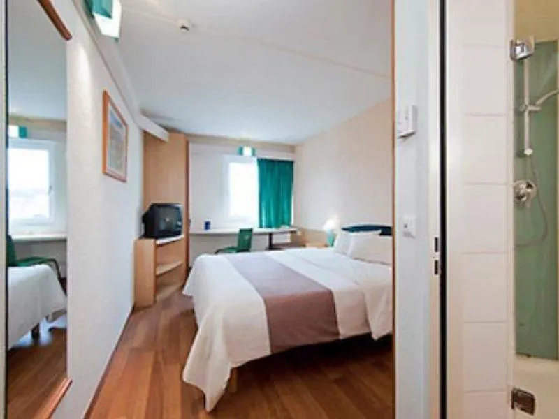 Ibis Barcelona Molins De Rei Hotel